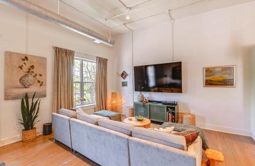 Hillsboro West End House | Walk to Vanderbilt: Eclectic Apt in Nashville