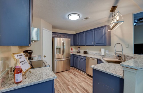 Azle House | Walk to Water: Cozy Eagle Mountain Lake Home