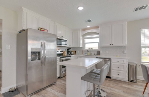 Surfside Beach House | Walk to Water: Family-Friendly Surfside Beach Home