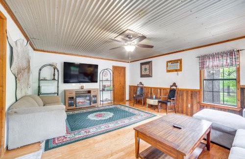 Ore City House | Walk to Water: Lake O' the Pines Cabin