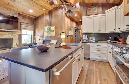 Cotter House | Walk to White River: Cozy Escape w/Screened Porch