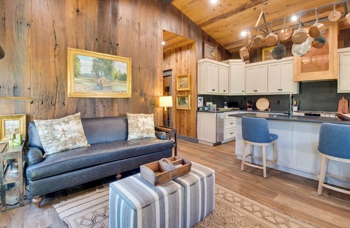 Cotter House | Walk to White River: Cozy Escape w/Screened Porch