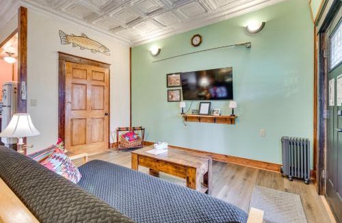 Cotter Apartment | Walk to White River: Cozy Studio, Driftys Hideaway