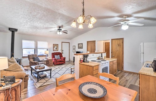 Flippin House | Walk to White River: Home w/Deck in Flippin!