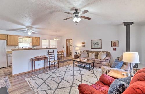 Flippin House | Walk to White River: Home w/Deck in Flippin!