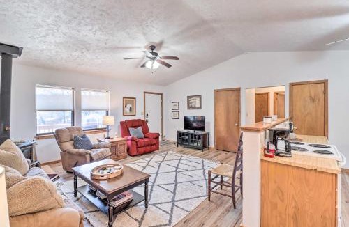Flippin House | Walk to White River: Home w/Deck in Flippin!
