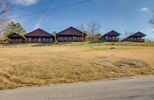 Mountain View House | Walk to White River: Mountain View Family Cabin!