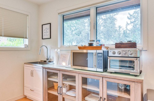 Robinwood Apartment | Walk to Willamette River: Studio in West Linn