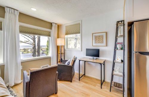 Cloverdale House | Walk to Winema Road Beach: Home w/Hot Tub!