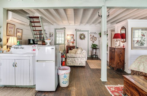 Augusta Apartment | Walk to Wineries: Charming Retreat in Augusta!