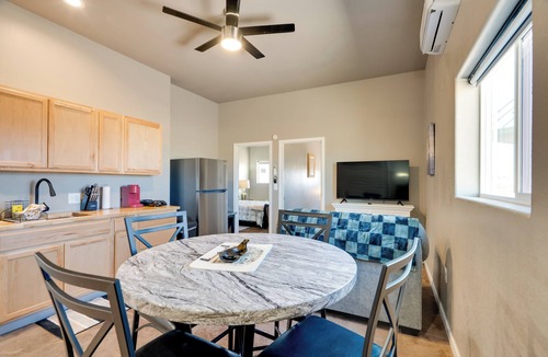 Elgin House | Walk to Wineries: Elgin Wine Country Retreat!