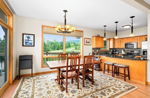 Lutsen House | Walk to Winery. 4BD, 3BA - Spacious yet cozy.