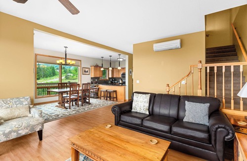 Lutsen House | Walk to Winery. 4BD, 3BA - Spacious yet cozy.