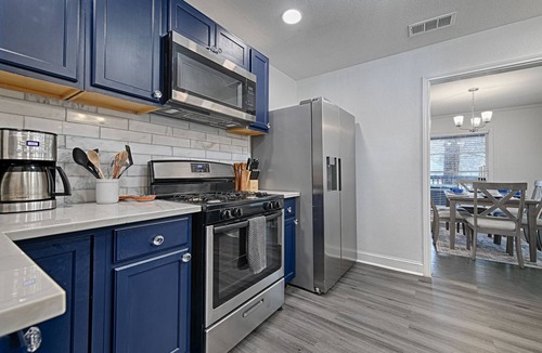 Central Arlington House | Walk to World Cup! | Dream City Retreat | 3BR/2BA w/Firepit & Modern Comforts