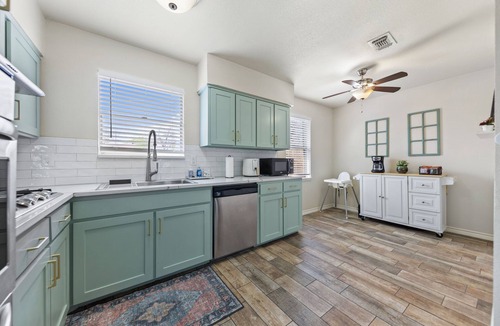 Arlington House | Walk to World Cup! - New Heated Pool - Playset - 6 Beds