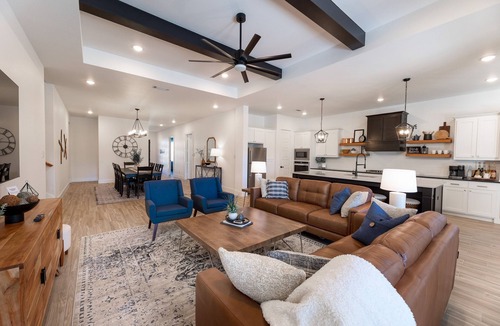 Arlington House | Walk To World Cup: Resort Style Home Pool Spa Game Room Luxury