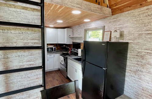 Kansas City Cabin | Walk to World Cup Stadium - Cozy Bear Cabin