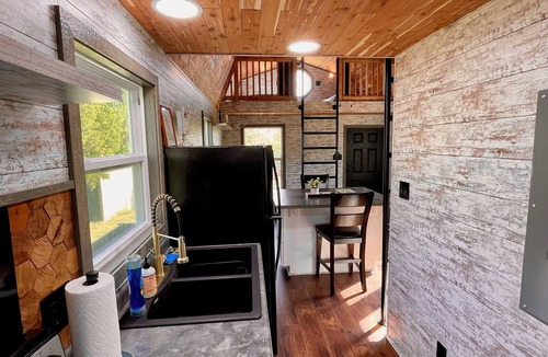 Kansas City Cabin | Walk to World Cup Stadium - Cozy Bear Cabin