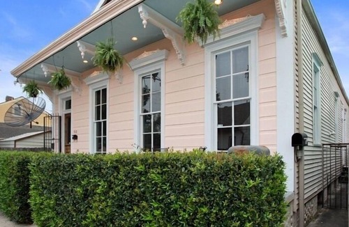 East Riverside Apartment | Walk To World Famous Tipitinas Music Club