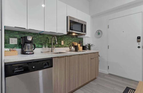 Wynwood Art District Apartment | Walk to Wynwood Walls - Rooftop Pool - New Condo