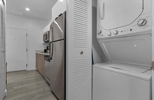 Wynwood Art District Apartment | Walk to Wynwood Walls - Rooftop Pool - New Condo