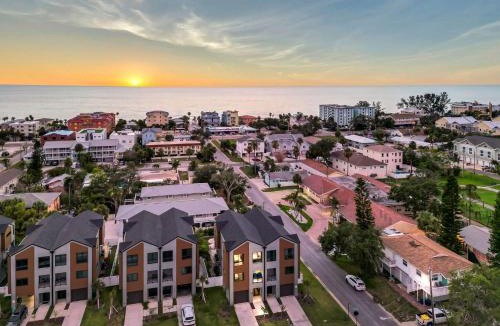 Indian Rocks Beach House | Walk2Beach, Heated Salt Pool, Pool Table, GameRoom