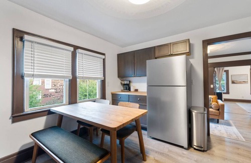 Westside Apartment | Walk2Food&Drink | King&Office | Porch&Deck&Fire