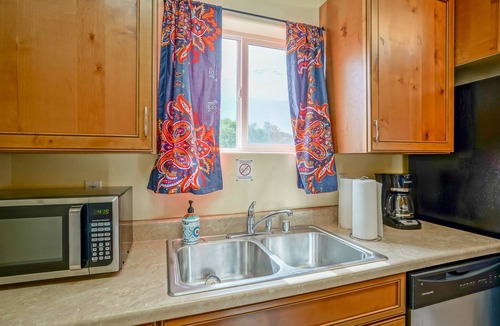 West Old Town House | Walk2Old Town, 2bd/1ba, Large Yard, Pet Friendly!