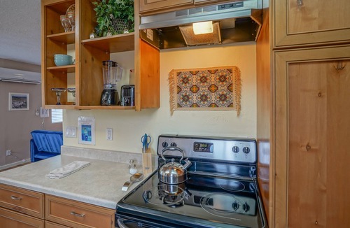 West Old Town House | Walk2Old Town, 2bd/1ba, Large Yard, Pet Friendly!
