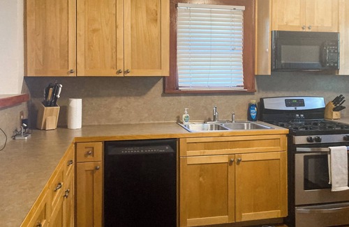 Buda House | Walkable 1900s Home w/Porch in Downtown Buda