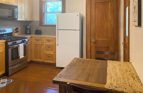 Buda House | Walkable 1900s Home w/Porch in Downtown Buda
