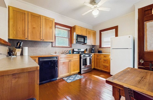 Buda House | Walkable 1900s Home w/Porch in Downtown Buda