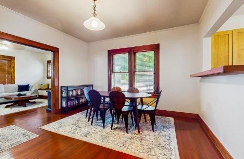 Buda House | Walkable 1900s Home w/Porch in Downtown Buda