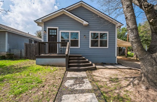 Austin Cottage | Walkable 3-bedroom cottage with WiFi and AC in Central East Austin