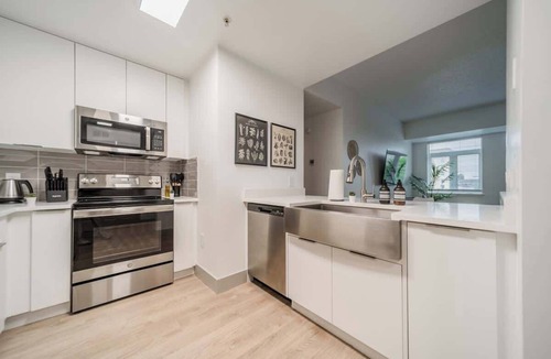 Charlotte Center City Apartment | Walkable 3 Bedroom Uptown, Parking