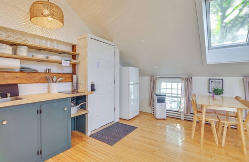 Waterbury Apartment | Walkable 3-Unit Retreat on Main Street, Waterbury!