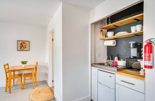 Waterbury Apartment | Walkable 3-Unit Retreat on Main Street, Waterbury!