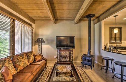 Northeast Santa Fe Apartment | Walkable Adobe-Style Abode with Community Amenities!