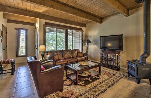 Northeast Santa Fe Apartment | Walkable Adobe-Style Abode with Community Amenities!