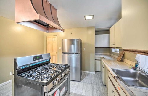 Mansion Area Apartment | Walkable Albany Apartment, half Mi to Capitol!