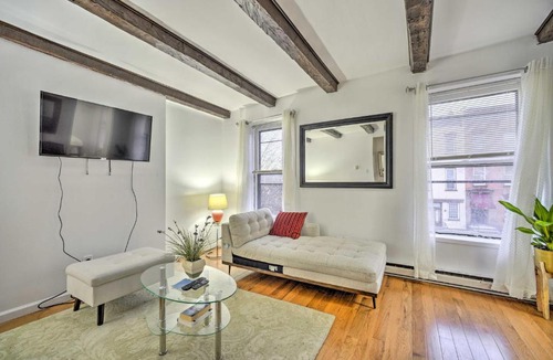 Mansion Area Apartment | Walkable Albany Apartment, half Mi to Capitol!