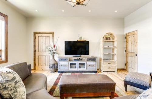 Carbondale Apartment | Walkable Apt in Carbondale: 'Luxury Artist's Loft'