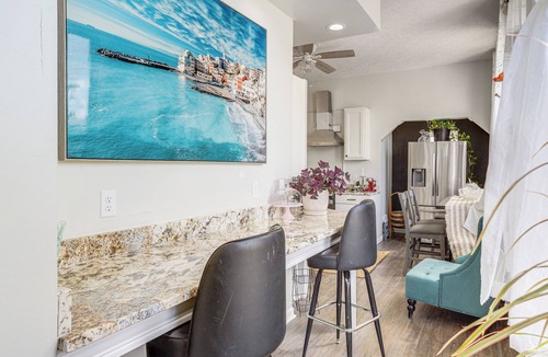 Newport Apartment | Walkable Apt in York St Historic District