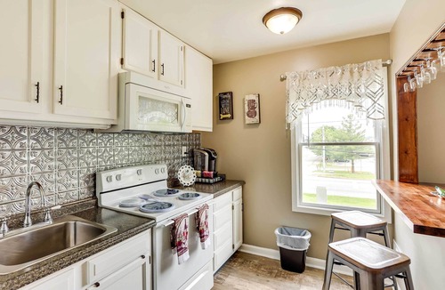 Bashford Manor House | Walkable Apt Near Kentucky Derby!