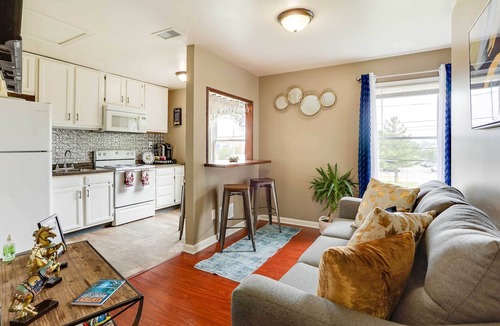 Bashford Manor House | Walkable Apt Near Kentucky Derby!
