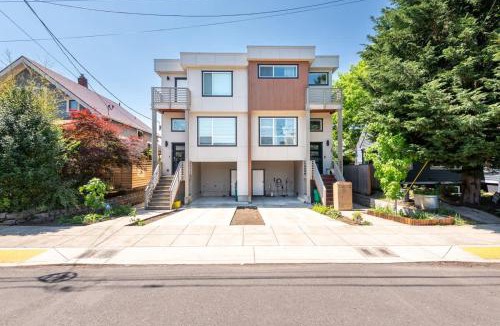 Vernon House | Walkable Apt Next to Restaurants, Bars, and Shops!