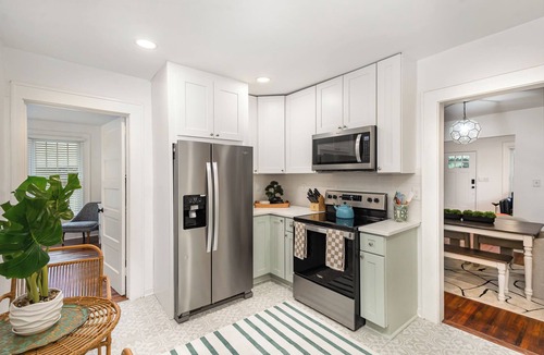 Enderly Park House | Walkable City Trendy Hideout for Foodies - 3BR-2BA