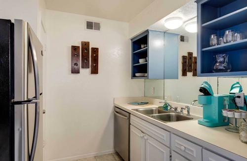 Knox - Henderson Condo | Walkable Dallas Vacation Rental w/Community Pool!
