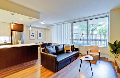 Crystal City Apartment | Walkable DC View Apartments