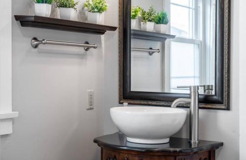 Columbus Apartment | Walkable Downtown Columbus Historic Home, FREE Bikes to use